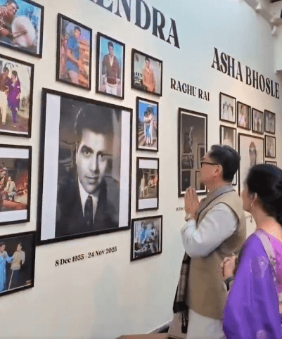 केंद्रीय मंत्री किरेन रिजिजू ने मुंबई में देखी बॉलीवुड विरासत पर आधारित प्रदर्शनी