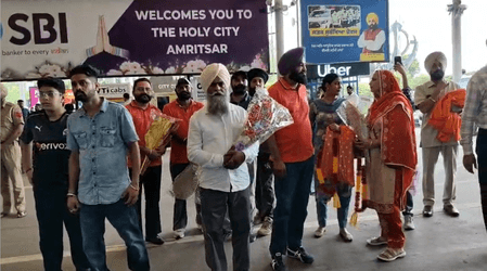 एशिया कप जीतकर अमृतसर लौटे दिलप्रीत सिंह, एयरपोर्ट पर भव्य स्वागत