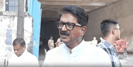 महाराष्ट्र निकाय चुनाव: शिवसेना (यूबीटी) ने भाजपा पर लगाए आरोप, वोटर्स में बांटा जा रहा पैसा और सामान