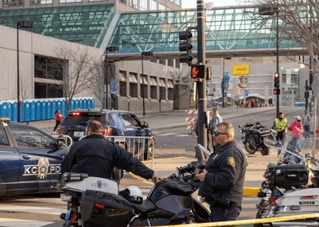 अमेरिका : फायरिंग में तीन पुलिस अधिकारियों की मौत, दो घायल, संदिग्ध भी ढेर