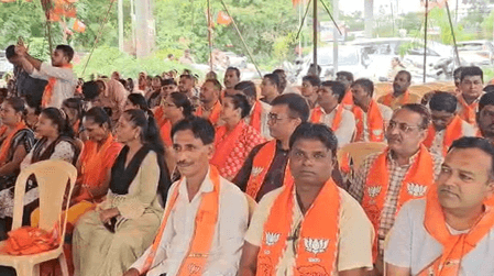 तापी : पीएम मोदी पर अभद्र टिप्पणी के खिलाफ भाजपा कार्यकर्ताओं का प्रदर्शन