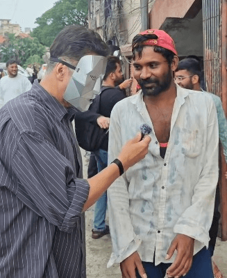 'किलर मास्क' पहन रिपोर्टर बने अक्षय कुमार, दर्शकों से जाना 'हाउसफुल 5' का हाल