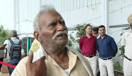 दिल्ली : 'मुख्यमंत्री जन सुनवाई केंद्र' पहुंचे लोगों ने बताई अपनी समस्याएं, बोले- हमें सीएम से बहुत उम्मीदें हैं