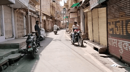 जैसलमेर और बाड़मेर में लॉकडाउन जैसे हालात, पाकिस्तान से बढ़ते तनाव के बीच कड़ी सुरक्षा व्यवस्था