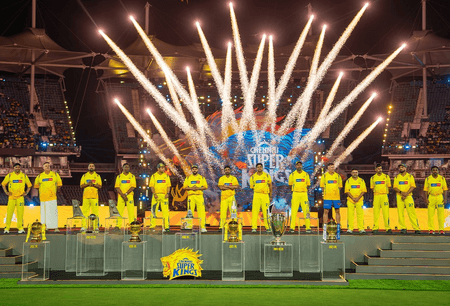 रोर 2026: पुराने सितारों से मिले मौजूदा खिलाड़ी, धोनी ने किया सैमसन, दुबे और म्हात्रे को सम्मानित