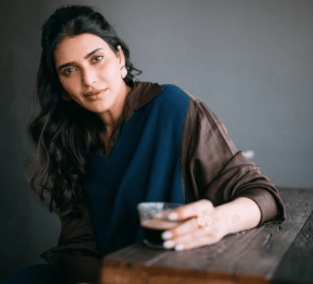 सुप्रीम कोर्ट के फैसले पर छलका करिश्मा तन्ना का दर्द, कहा- 'कुत्तों को गली से हटाना उनकी पूरी दुनिया छीनना है'