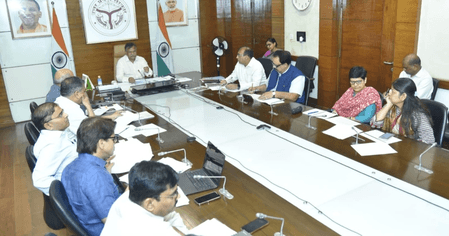 यूपी में यूरिया व डीएपी की कोई कमी नहीं, कालाबाजारी पर होगी कठोर कार्रवाई : मुख्य सचिव