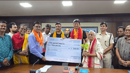 पूर्व क्रिकेटर वेंकटेश प्रसाद ने पुरी श्री मंदिर में किया 30 लाख रुपये का दान