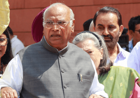 'इंडिया गठबंधन के सांसदों को ईसी से मिलने नहीं दिया गया', राज्यसभा में बोले खड़गे