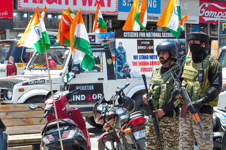 हाथों में तिरंगा और दिल में देशभक्ति का जज्बा लिए रामपुर में निकली तिरंगा यात्रा