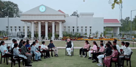 परीक्षा पर चर्चा: रायपुर में पीएम मोदी का छात्रों से संवाद, कहा-लीडर बनना है तो पहले निडर बनो