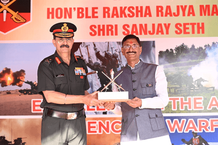 रक्षा राज्य मंत्री ने आर्मी ट्रेनिंग कमांड का दौरा कर सैनिकों का बढ़ाया हौसला