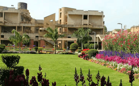 दिल्ली विश्वविद्यालय में देर से पहुंचने पर होगी कार्रवाई, बायोमेट्रिक हाजिरी अनिवार्य