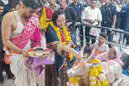 उज्जैन: जया प्रदा ने किए बाबा महाकाल के दर्शन, पीएम मोदी के अपमान पर कांग्रेस को लताड़ा