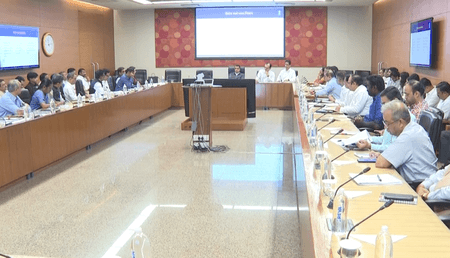 गुजरात: डिप्टी सीएम हर्ष संघवी ने सरकारी विभागों से स्वदेशी वैकल्पिक वस्तुओं को अपनाने का दिया सुझाव