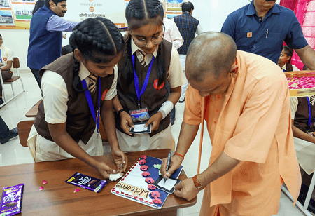 बुनियादी सुविधाओं से स्मार्ट क्लास तक यूपी बना शिक्षा के कायाकल्प का साक्षी