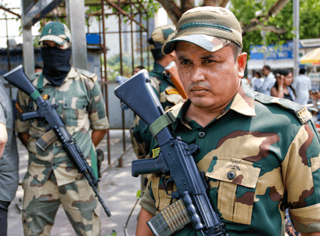 सियालकोट के लूनी में आतंकी लॉन्च पैड तबाह, बीएसएफ बोली- भारत की रक्षा करने का हमारा संकल्प अटल