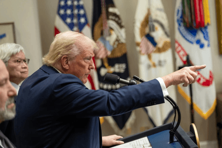 ईरान-इजरायल सीजफायर उल्लंघन पर ट्रंप भड़के, 'दोनों को शांत होना होगा, वरना सब खत्म हो जाएगा'