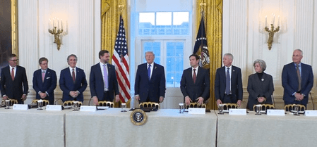 अमेरिका की बड़ी तेल कंपनियों ने दिए वेनेजुएला में निवेश के संकेत