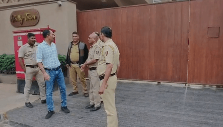 निर्देशक रोहित के 'शेट्टी टावर' पर मिले फायरिंग के खोखे, घर पर गोलीबारी के निशान