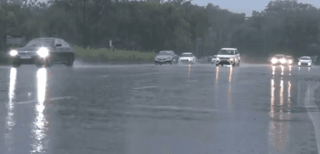 दिल्ली-एनसीआर में भारी बारिश, जलभराव और ट्रैफिक जाम से जनजीवन अस्त-व्यस्त