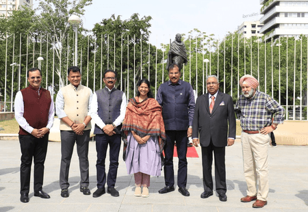 कनिमोझी के नेतृत्व में स्पेन पहुंचा भारतीय प्रतिनिधिमंडल, महात्मा गांधी की प्रतिमा पर अर्पित की श्रद्धांजलि