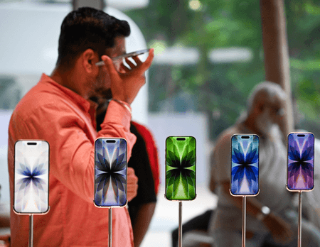 उम्मीद से अच्छी रही दीपावली पर स्मार्टफोन की बिक्री, जीएसटी सुधार से ग्राहकों की खरीदारी क्षमता बढ़ी : दुकानदार