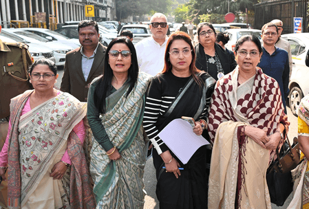 एसआईआर पर टीएमसी प्रतिनिधिमंडल से बोला चुनाव आयोग, मसौदा सूची आने के बाद पेश करें दावे