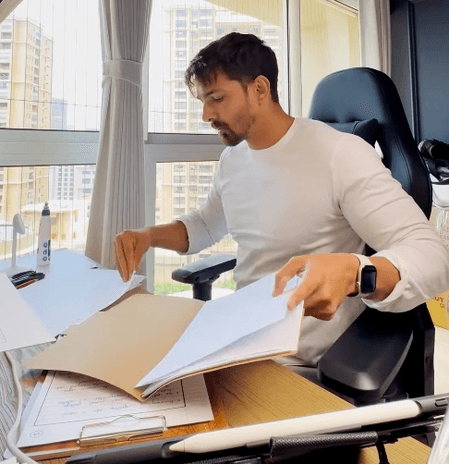 परीक्षा की तैयारी में व्यस्त हर्षवर्धन, बोले - 'सिर्फ पास नहीं, टॉप करना है'