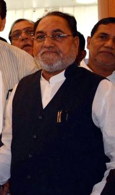 'ट्रॉफी को लेकर सिर्फ हनुमान के मंदिर में ही क्यों गए', कीर्ति आजाद के बाद कांग्रेस नेता दलवई ने उठाए सवाल