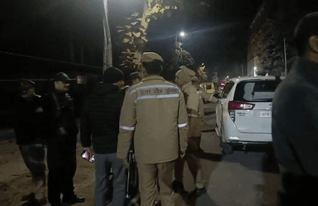 अलीगढ़ मुस्लिम यूनिवर्सिटी में टीचर की गोली मारकर हत्या, जांच में जुटी पुलिस