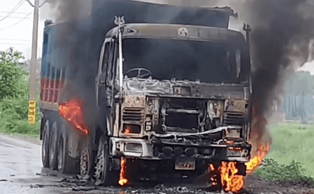 बिहार : ट्रक ने युवक को कुचला, मौके पर ही मौत, आक्रोशित लोगों ने लगाई आग