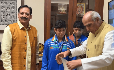 अंडर-17 कुश्ती चैंपियनशिप विजेताओं को मिला खास तोहफा, पहुंचे संसद भवन