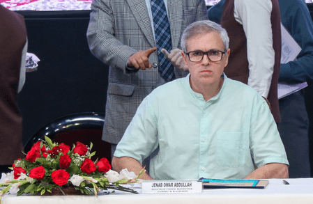 जम्मू में फारूक अब्दुल्ला पर फायरिंग की कोशिश, उमर बोले- 'पिता खुश और आभारी, लोगों की शुभकामनाओं से उत्साहित'