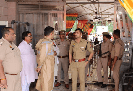 ग्रेटर नोएडा: नानकेश्वर महादेव मंदिर में शिवरात्रि पर 1.25 लाख श्रद्धालुओं ने किया जलाभिषेक