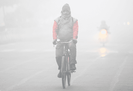 नए साल के पहले दिन भी एनसीआर की हवा ‘जहरीली’, हल्की बारिश से राहत की उम्मीद, आगे बढ़ेगी ठंड