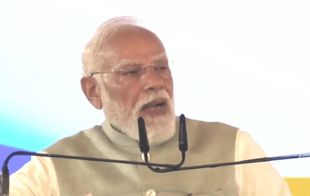 प्रधानमंत्री मोदी ने पश्चिम बंगाल के कोलकाता में 18,700 करोड़ रुपए की विकास परियोजनाओं की आधारशिला रखी