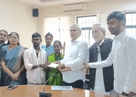 बेंगलुरु हादसा: 17 साल के शिवलिंगा ने गंवाई थी जान, सरकार ने परिवार को दिया 25 लाख रुपये का मुआवजा