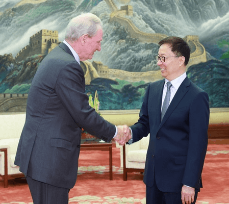 हान चेंग ने इन्वेस्को ग्रुप के बोर्ड के अध्यक्ष वैगनर से मुलाकात की