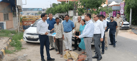 नोएडा प्राधिकरण की समीक्षा बैठक, निर्माण कार्यों की धीमी गति पर सीईओ की नाराजगी