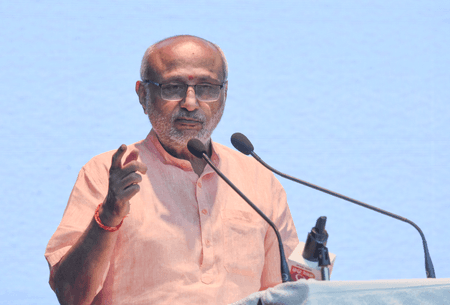 उपराष्ट्रपति ने जगद्गुरु शंकराचार्य श्री विधुशेखर भारती सन्निधानम के नागरिक सम्मान समारोह को किया संबोधित