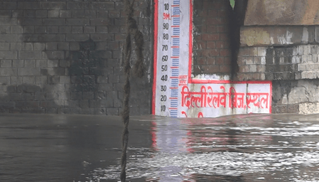 दिल्ली में फिर बढ़ा यमुना का जलस्तर, खतरे के निशान से ऊपर पहुंचा पानी