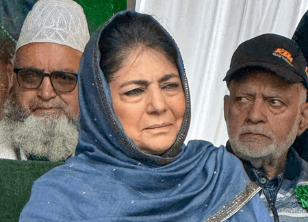 जम्मू-कश्मीर : गोलाबारी से राजौरी, बासी नगर में कई घर क्षतिग्रस्त, महबूबा मुफ्ती ने जताया एडीसी की मौत पर दुख