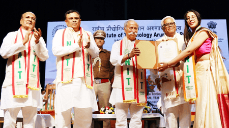 अरुणाचल प्रदेश : राज्यपाल ने नीट ग्रेजुएट्स से कहा, 'देश के बारे में सोचें, असली समस्याओं का हल निकालें'