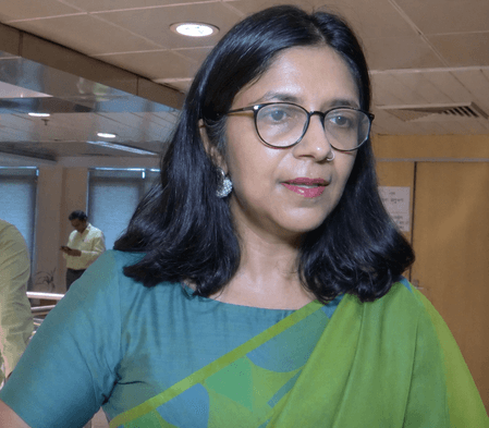 ‘सत्याग्रह’ शब्द पर सियासी घमासान, स्वाति मालीवाल का केजरीवाल पर निशाना