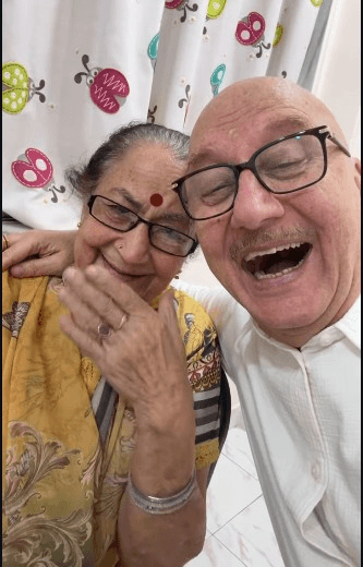 अनुपम खेर ने मां दुलारी के साथ शेयर किया मजेदार वीडियो, ट्रेंडिंग ऑडियो पर दिखाई जबरदस्त केमिस्ट्री