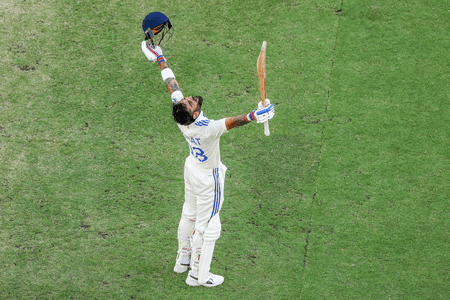 टेस्ट क्रिकेट में अपनी कड़ी मेहनत और खेलने के खास तरीके के लिए हमेशा याद रहेंगे विराट कोहली