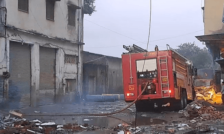 महाराष्ट्र: भिवंडी में महावीर सिंथेटिक कंपनी में भीषण आग, दो दमकल गाड़ियां मौके पर