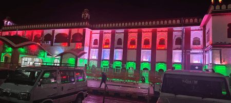 ऑपरेशन सिंदूर के सम्मान में अजमेर रेलवे स्टेशन तिरंगे की रोशनी से जगमगाया