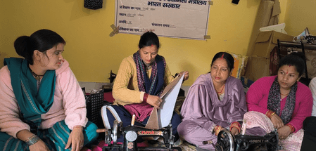 चमोली में जूट बैग निर्माण और हस्तशिल्प से महिलाएं लिख रही हैं सफलता की नई कहानी